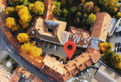 an overhead view of a house with a red marker at Tomy Old Town Apartments in Vilnius