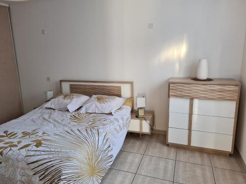 Photo de la galerie de l'établissement superbe appartement avec parking gratuit et coin exterieur, à Biguglia