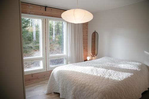A bed or beds in a room at Villa Laidike with sauna/fireplace, 80 km Helsinki