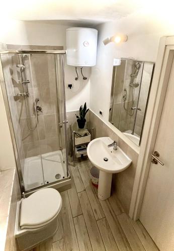 Un baño de Colosseum Suite