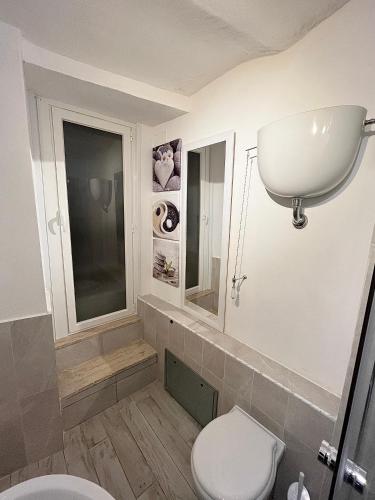 Un baño de Colosseum Suite
