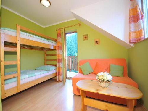 Двухъярусная кровать или двухъярусные кровати в номере Apartmán u Šárky