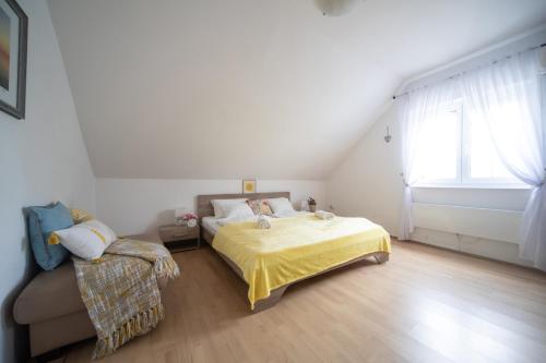 Oliva 8 fős Balatoni Nyaraló 8172 Balatonakarattya, Ságvári Endre utca 38 kép - 3