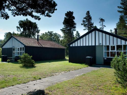 Imagen de la galería de Holiday home Væggerløse CVIII, en Bøtø By