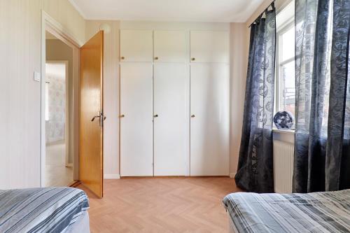 Un ou plusieurs lits dans un hébergement de l'établissement Charming old 3BR house w/ open location near Piteå and Markbygden