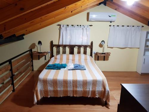 Un pat sau paturi într-o cameră la Quinta El Descanso