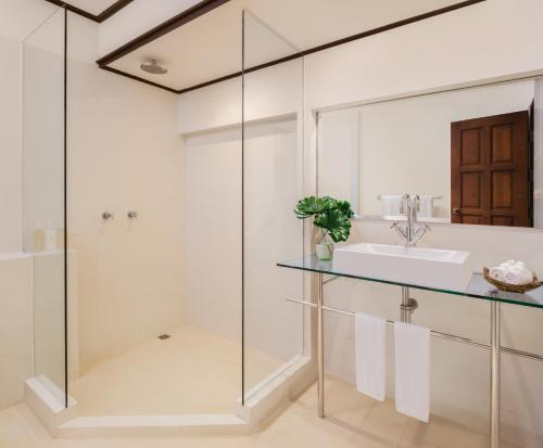 Ένα μπάνιο στο Ban Haad Sai - Beachfront Private Villa