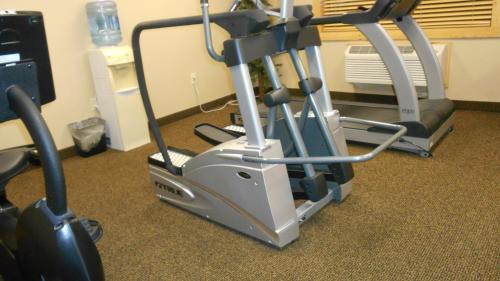 Fitness centrum a/nebo fitness zařízení v ubytování AmericInn by Wyndham Oswego