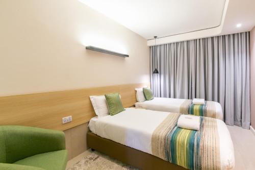 Säng eller sängar i ett rum på Kozi Suites Nairobi Airport