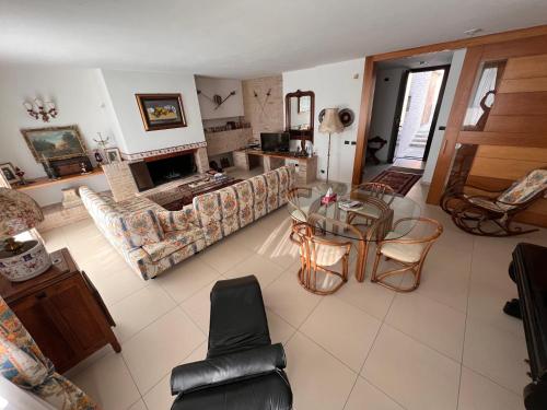 Χώρος καθιστικού στο Il paradiso del relax house in the Langhe