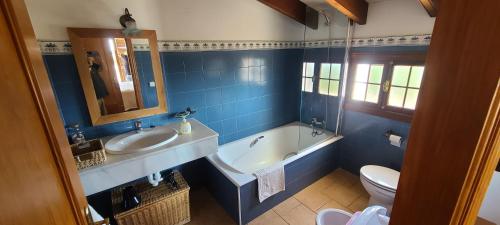 A bathroom at Son Set Villa