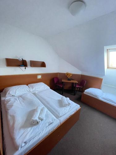 Postel nebo postele na pokoji v ubytování Penzion Rollba