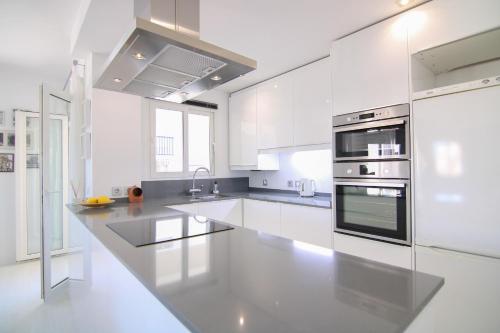 Apartamento con piscina en el centro de Calpe - PUEBLOMAR