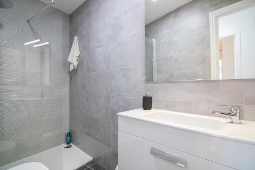 Apartamento con piscina en el centro de Calpe - PUEBLOMAR