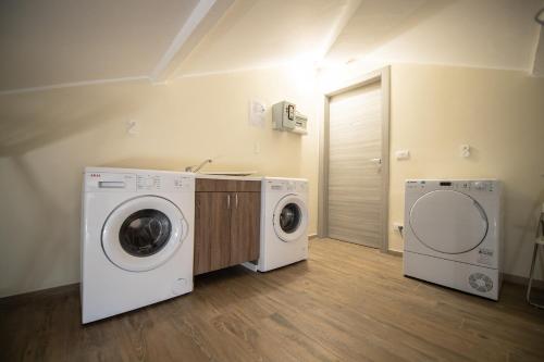 two washing machines and a washer and dryer in a room at Le PALME in Parma