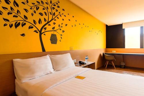 A bed or beds in a room at Yellow Bee Tangerang