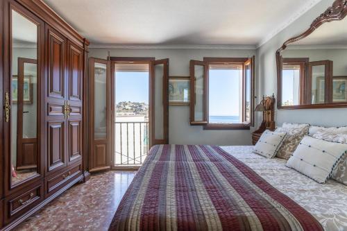 a bedroom with a bed and a balcony at Casa Mia in Almuñécar