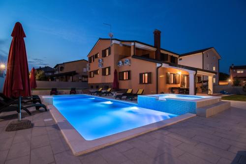 Luxury villa Hedone with pool & whirpool in Pula near the beach