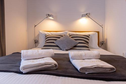 Кровать или кровати в номере Saint George Boutique Rooms