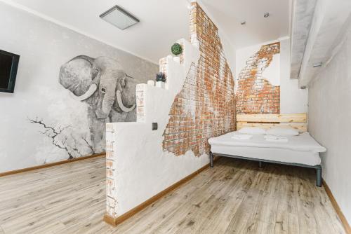 Tempat tidur dalam kamar di Loft on Mayakovsky 9