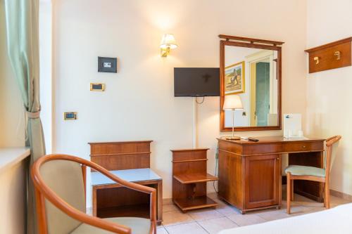 TV a/nebo společenská místnost v ubytování Hotel Santa Lucia