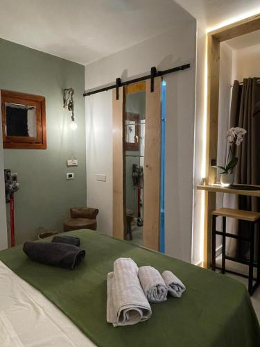 a bedroom with a bed with towels on it at Casa Lilla&Fabry Olbia in Olbia