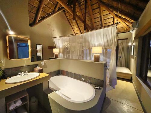 Gallery image of 10 Raptors Lodge in Hoedspruit