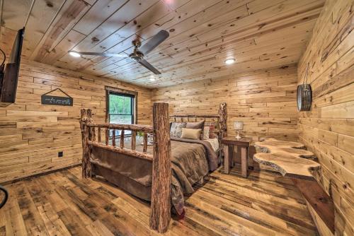 Galeriebild der Unterkunft Galena Cabin with Wraparound Porch and Game Room! in Galena