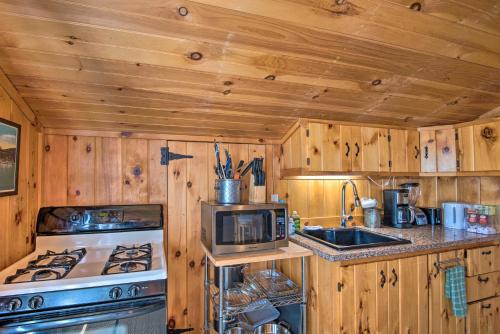 Gallery image of Quaint Gilford Apt with Fire Pit and Pool Access! in Gilford