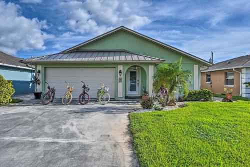 Naples Paradise with Grill, 1 Mi to Vanderbilt Beach