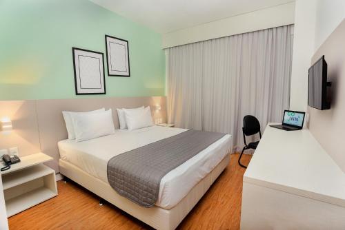 Krevet ili kreveti u jedinici u okviru objekta Go Inn Goiana by Atlantica Hotels