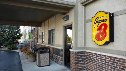 Sijil, anugerah, tanda atau dokumen lain yang dipamerkan di Super 8 by Wyndham Ottawa Starved Rock