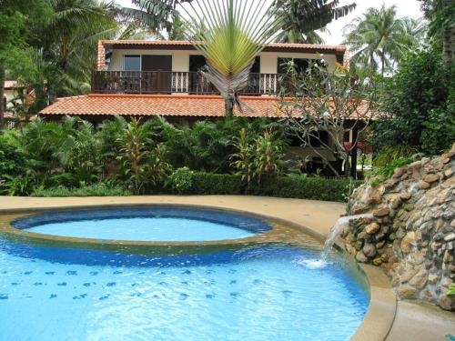 The swimming pool at or close to 4 bedrooms house at Tambon Mae Nam 30 m away from the beach with shared pool furnished garden and wifi