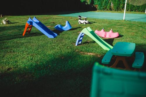 Zona de juegos infantil en RabaPark- Domki Pod Krakowem