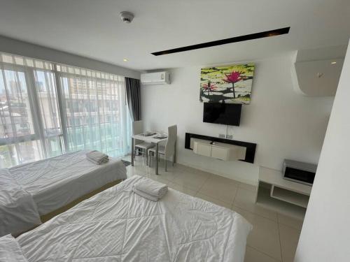 Postel nebo postele na pokoji v ubytování GETAWAY STUDIO in City Center Residence