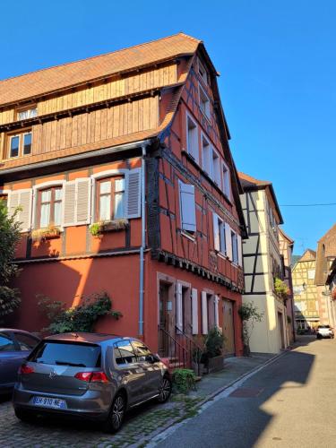a car parked in front of a house at Jacuzzi des Tanneurs in Ribeauvillé