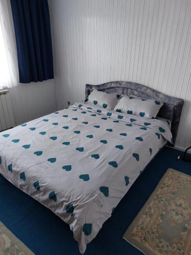 Una cama o camas en una habitación de Ana & Olja
