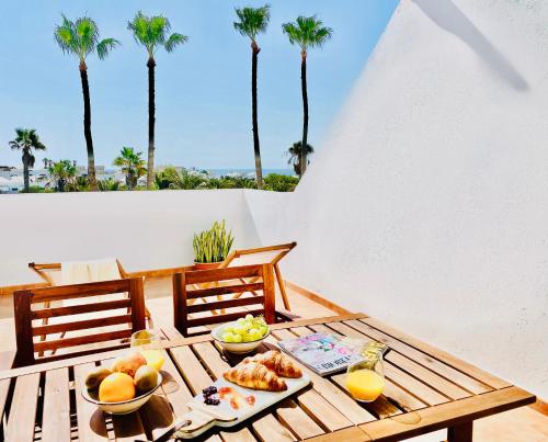 Canaryislandshost l Sea View
