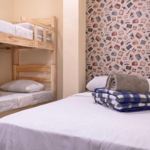 a bedroom with two bunk beds and a wall at HOSTEL CUARTO in Sao Paulo
