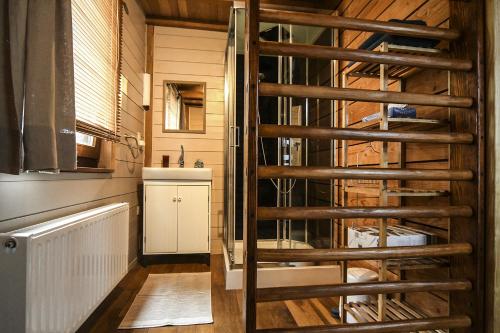 a kitchen with a wooden spiral staircase in a bathroom at Saint-Hubert d'Ardenne in Hatrival