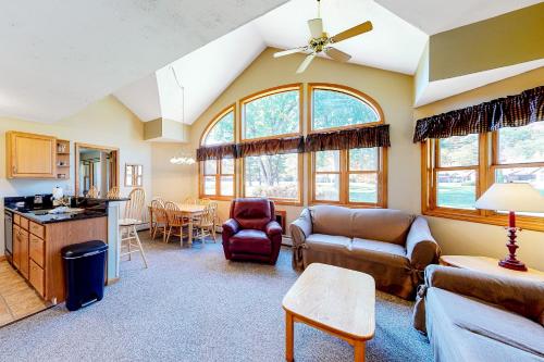 Mountain & Golf Retreat – Photos 2