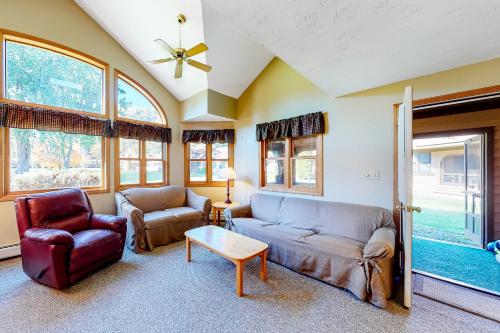 Mountain & Golf Retreat – Photos 3