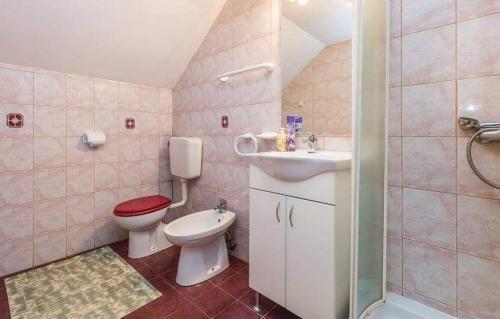 Bathroom sa Apartman Svetličić