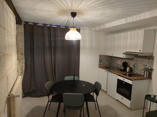 Fotografie z fotogalerie ubytování Studio de charme, au calme dans le vieux Chaumont v destinaci Chaumont