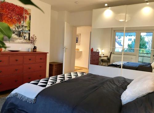 Ένα ή περισσότερα κρεβάτια σε δωμάτιο στο Homy 1BR plus Sofabed Business Apart - Near BASF - Super fast Wifi - Free Parking