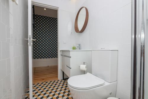 Low Cost Parking - Private Garden - Almada 392