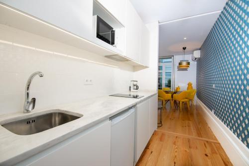 Low Cost Parking - Private Garden - Almada 392