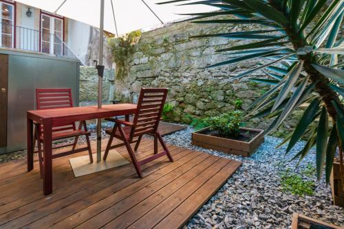 Low Cost Parking - Private Garden - Almada 392