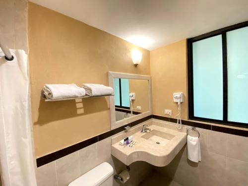Et badeværelse på Hotel Escala Puebla Centro