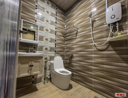 Koupelna v ubytování BMC Hotel